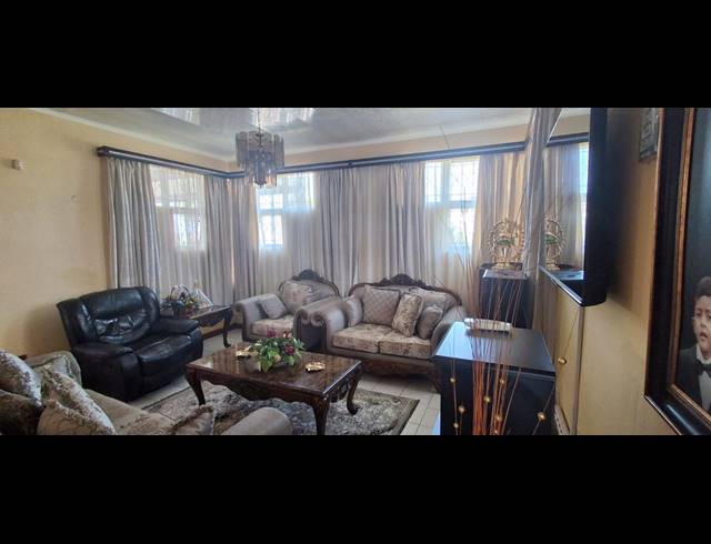 3 BEDROOM FREESTANDING FOR SALE IN GANDHI'S HILL